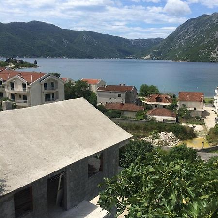 Subotic S Apartmani Risan Esterno foto