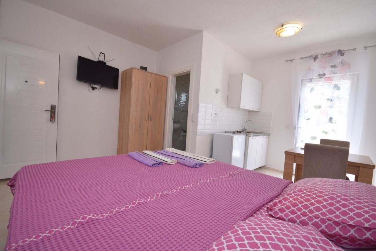 Subotic S Apartmani Risan Esterno foto