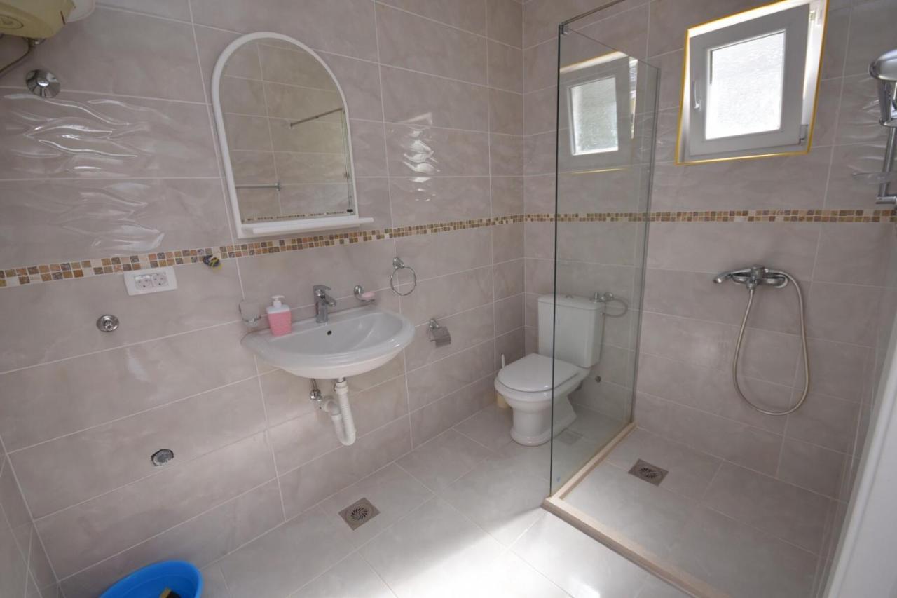 Subotic S Apartmani Risan Esterno foto