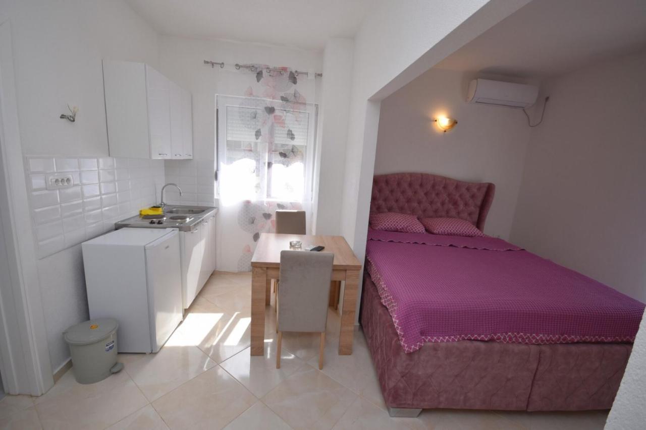 Subotic S Apartmani Risan Esterno foto